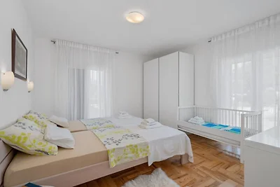 Two Bedroom Apartment With Terrace And Sea Vi...