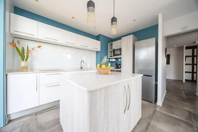 Villa in Gros Raisin in der Nähe eines atembe...