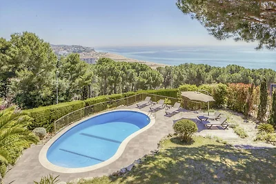 Villa a Arenys de Mar con piscina