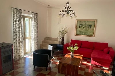 Casa vacanze riposante a Picciano con piscina