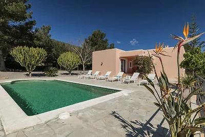 Schöne Villa in Sant Carles mit Pool
