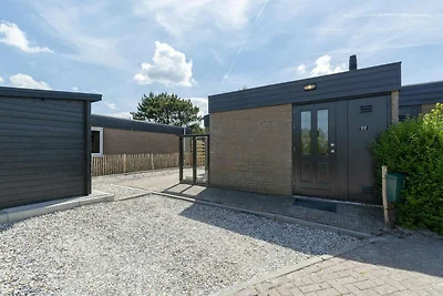 Luxuriös eingerichteter Bungalow mit Terrasse