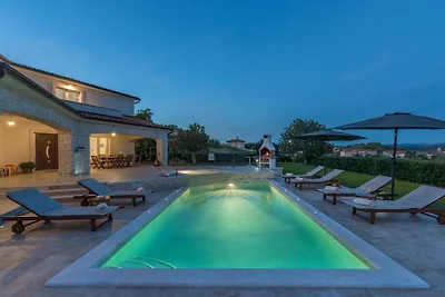 Villa in Vižinada mit Schwimmbecken