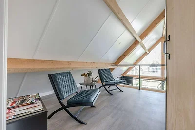 Bungalow con tetto di paglia e terrazza...