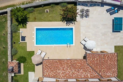 Villa in Tinjan met zwembad