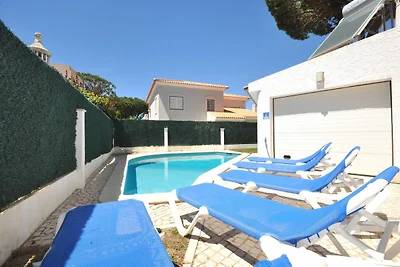 Villa im typisch portugiesischen Stil, ruhige...