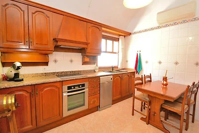 Haus in Buger mit Pool und Bergblick