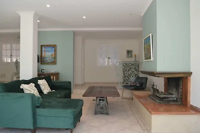 Ferienhaus mit großem Garten und Pool