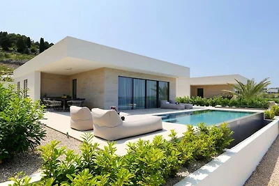 Villa in Tkon mit Schwimmbecken