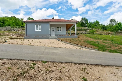 Uriges Ferienhaus in Ričice-Imotski in der Nä...