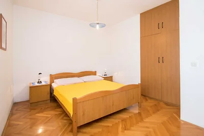 Comfortable Kastel Stafilic Apartment with Ba...