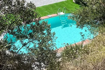 Bungalow en Sayalonga con barbacoa