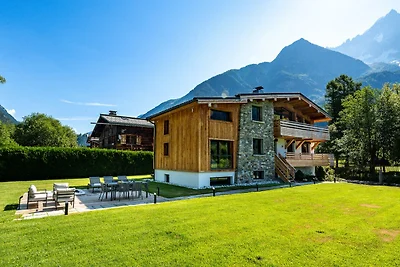 Spacious chalet + clean & breakfast services...