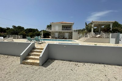 Luxuriöse Villa in Kamaria mit privatem Pool