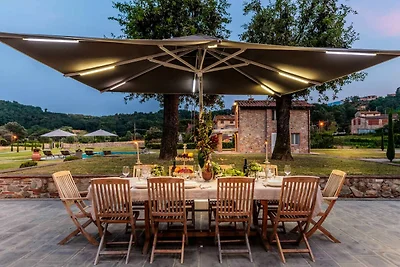 Moderne Toscaanse villa met privézwembad