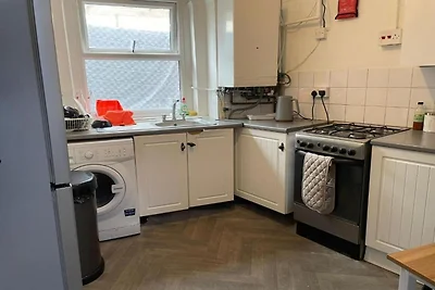 Rahal Hackney |  Double Room Shared washroom