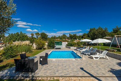 Boutique-Ferienhaus mit Pool in Šegotici