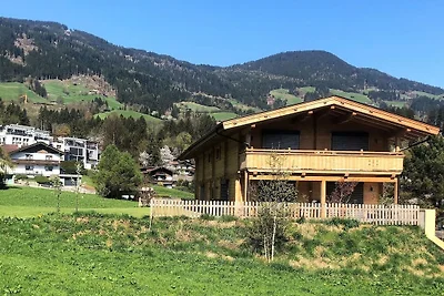 Vakantiehuis in Fügen met zwembad