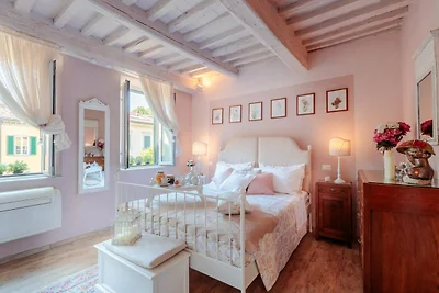 Convenient Home close to Train Station and...