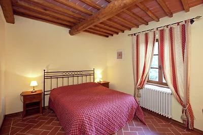 Farmhouse in Loro Ciuffenna with swimming...