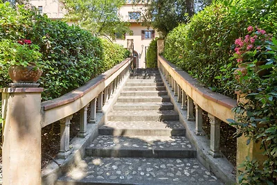 Spaziosa Villa a Empoli con Piscina
