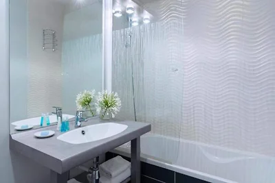 2 Zimmer, 2/4 Personen, seitlicher Meerblick