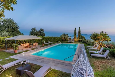 Steinhaus in Toskana mit Pool und Weinbergen
