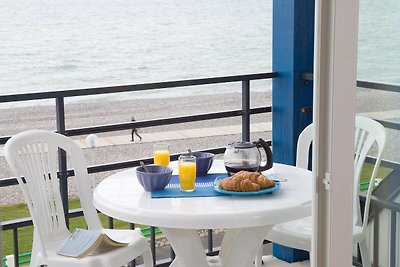 Möblierte Wohnung mit Balkon oder Terrasse