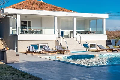 Casa vacanze a Galovac con piscina