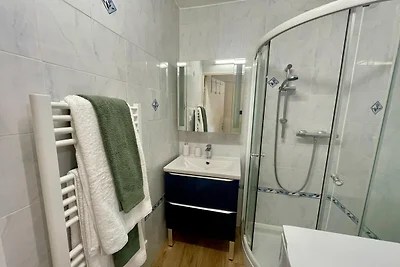 Apartment mit Zugang zu Garten und Pool