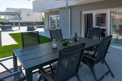Villa in Novigrad met zwembad