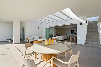 Spacious 2-bed & Solarium ALCAZABA LAGOON...