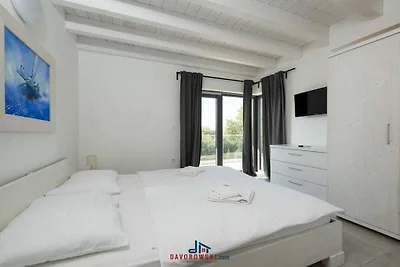Villa in Pomer mit Schwimmbecken