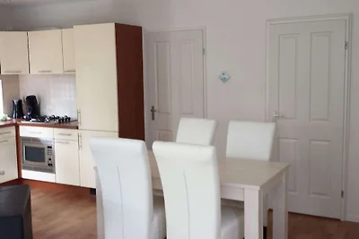 Grazioso chalet vicino ad un lago balneabile