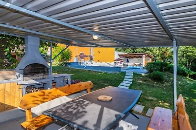 Villa a Šušnjevica con piscina