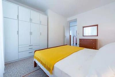 Apartment Lena - Three-Bedroom Apartment with...