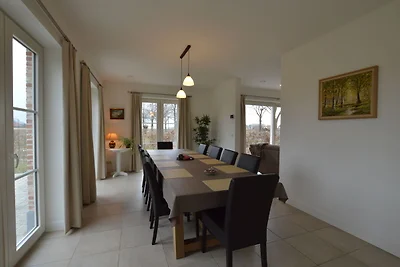 Geräumiges Ferienhaus in Sint-Amands mit...