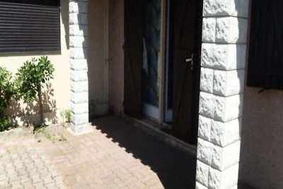 Villa in Port Venus mit Zugang zum Pool