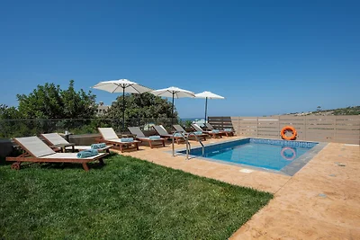 Villa mit 4 Schlafzimmern in Gerani