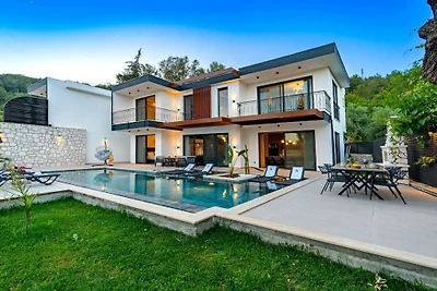 Villa in Kas mit Schwimmbecken