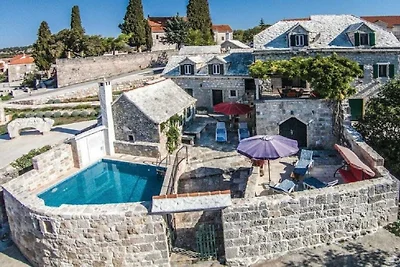 Glicinia mit Hydromassage-Pool