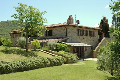 Agriturismo con terrazza privata e piscina