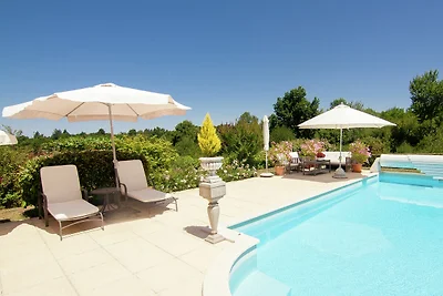 Villa di classe a Ecuras Rouzède con giardino