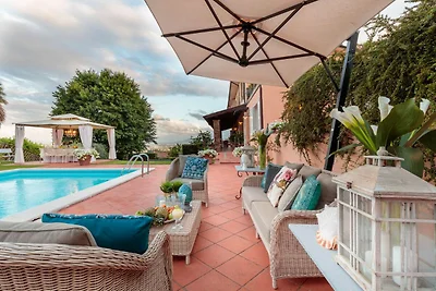 Villa a Capannori con grande patio