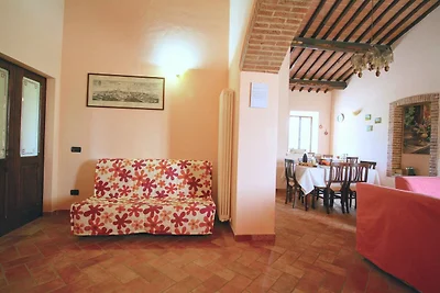 Grazioso agriturismo con piscina ad Asciano