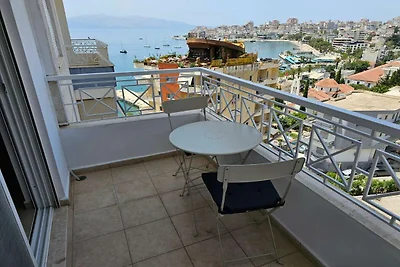 Moderno monolocale con balcone
