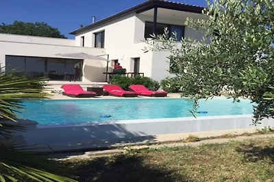 Prachtig herenhuis voor 6 personen in Barjac