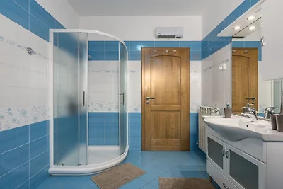 Villa in Tinjan with swimming pool