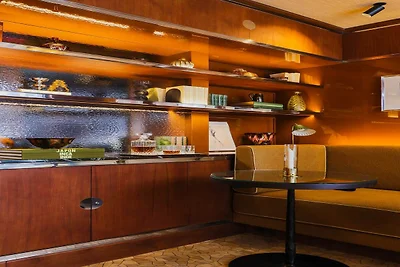 Vertraulicher Raum 4, nur einen Steinwurf vom...