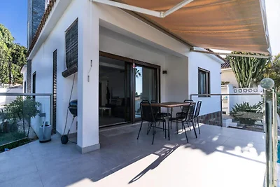 Moderne Villa in der Nähe des Strandes...